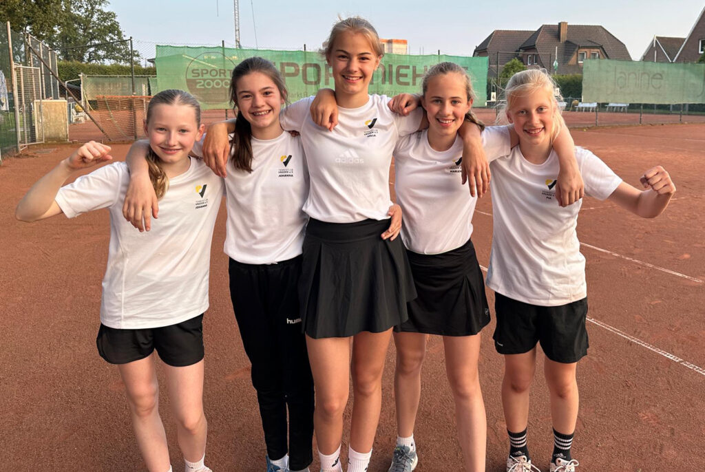 Unsere Juniorinnen U15 4er Mannschaft mit Johanna Terschluse, Johanna Schwering, Milla Büning, Marlene Flues und Pia Tenspolde (von links nach rechts)